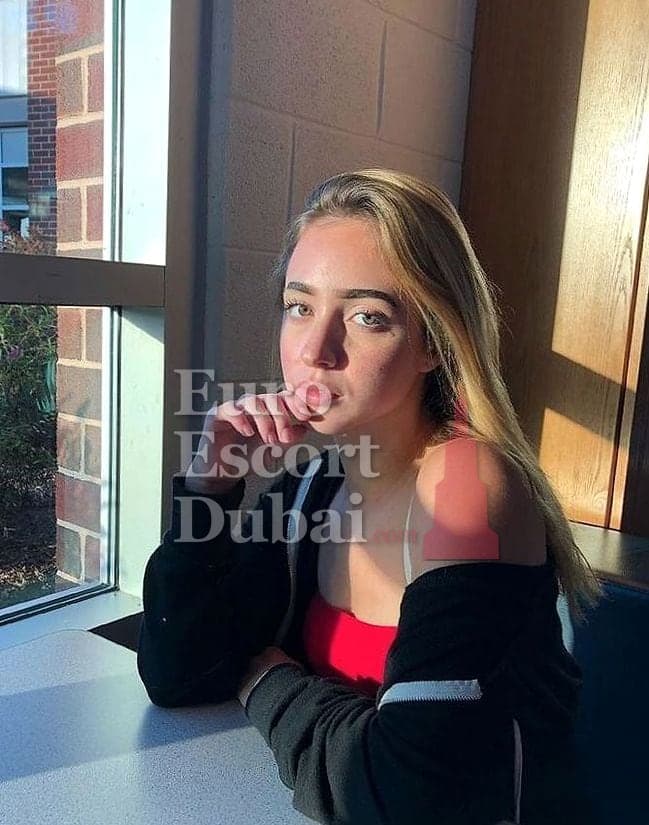 Brooke, 26, escort in Dubai — 167 cm, brown hair (photo 3 of 10)