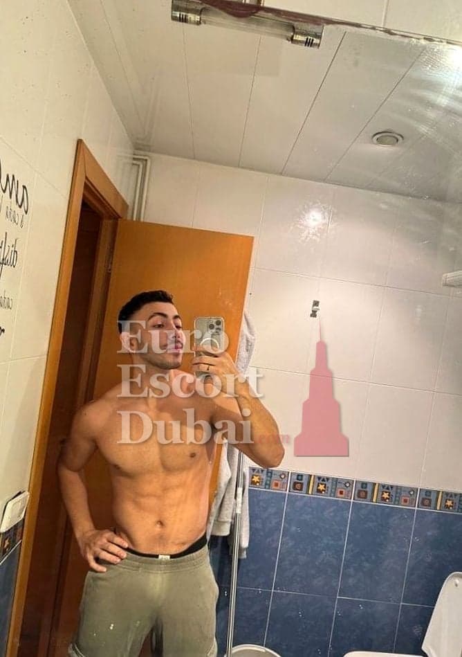 Takeshi, 25, escort in Dubai — 185 cm, black hair (photo 6 of 7)