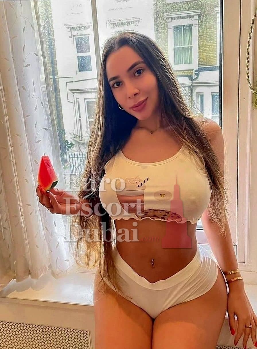 Franziska, 28, escort in Dubai — French, 172 cm (photo 5 of 7)