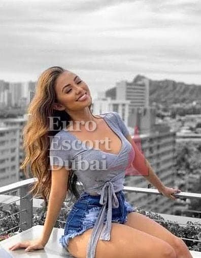 Camille, 24, escort in Dubai — 168 cm, blonde hair (photo 3 of 5)