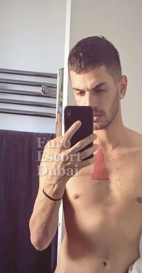 Konstantin, 26, escort in Dubai — black hair, 183 cm (photo 9 of 13)