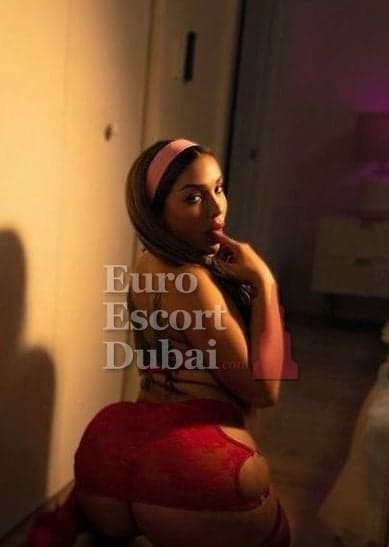 Lucie, 21, escort in Dubai — British, 158 cm (photo 8 of 13)
