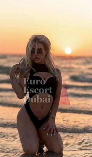 Kate, 31, escort in Abu Dhabi — British, 161 cm (photo 5 of 9)