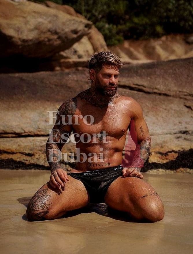 Harry, 31, escort in Dubai — blonde hair, 178 cm (photo 7 of 13)