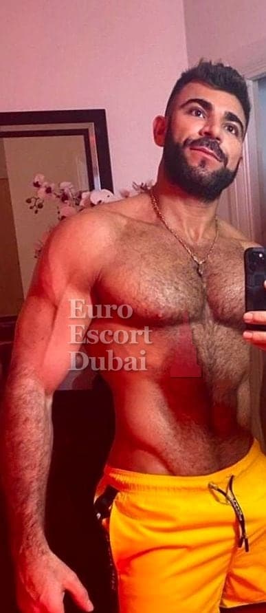 Thiago, 36, escort in Sharjah — black hair, 180 cm (photo 3 of 13)