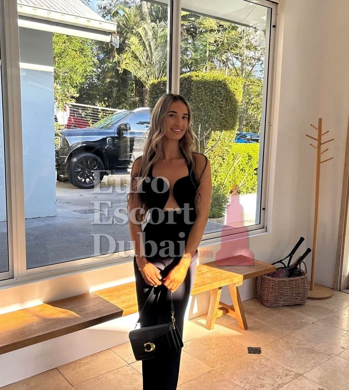 Serena, 26, escort in Dubai — brown hair, 174 cm (photo 7 of 8)