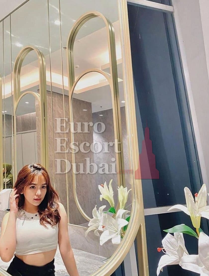 Putri, 25, escort in Dubai — Indonesian, 166 cm (photo 2 of 5)