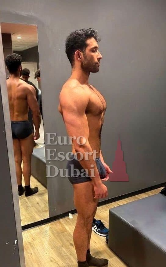 Faris, 25, escort in Dubai — 193 cm, black hair (photo 6 of 13)