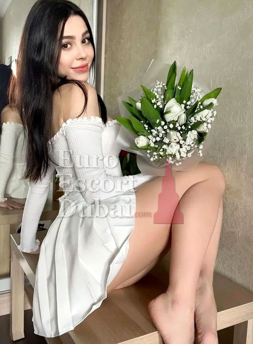 Miranda, 24, escort in Abu Dhabi — 167 cm, black hair (photo 6 of 7)