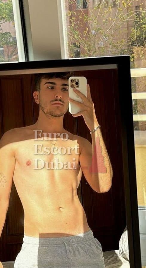 Waleed, 23, escort in Dubai — brown hair, 175 cm (photo 9 of 13)