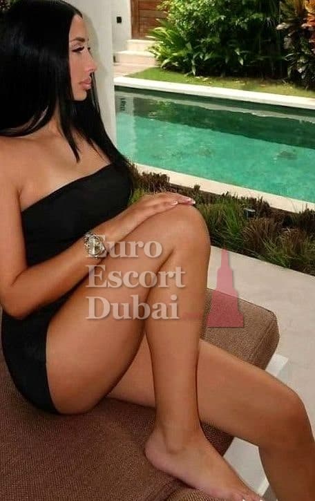 Josie, 24, escort in Abu Dhabi — 164 cm, black hair (photo 3 of 5)