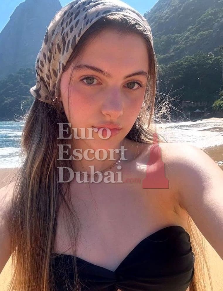 Abigail, 23, escort in Fujairah — brown hair, 170 cm (photo 1 of 5)