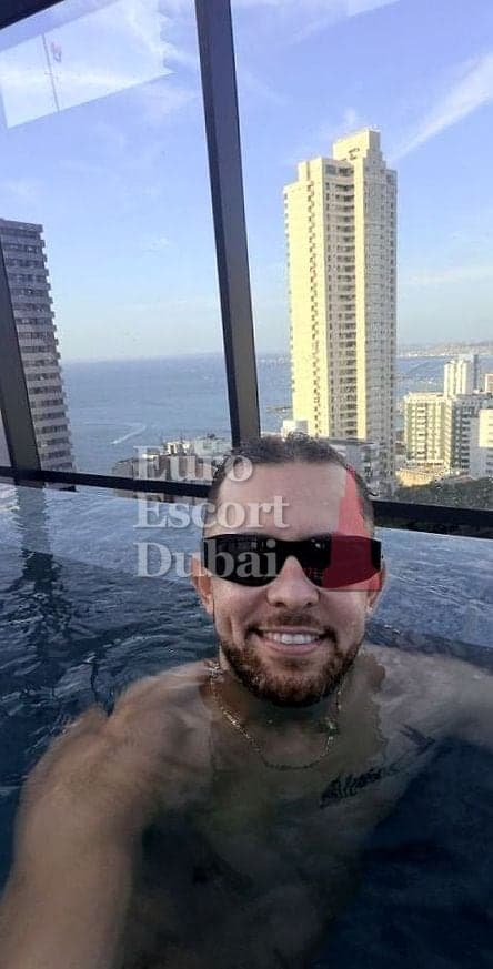 Farid, 25, escort in Dubai — black hair, 163 cm (photo 7 of 8)