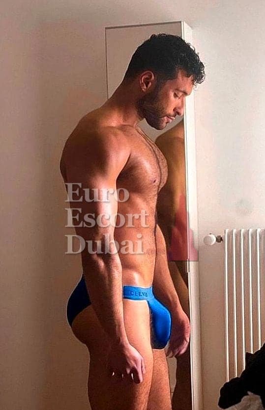 Faris, 25, escort in Dubai — 193 cm, black hair (photo 10 of 13)