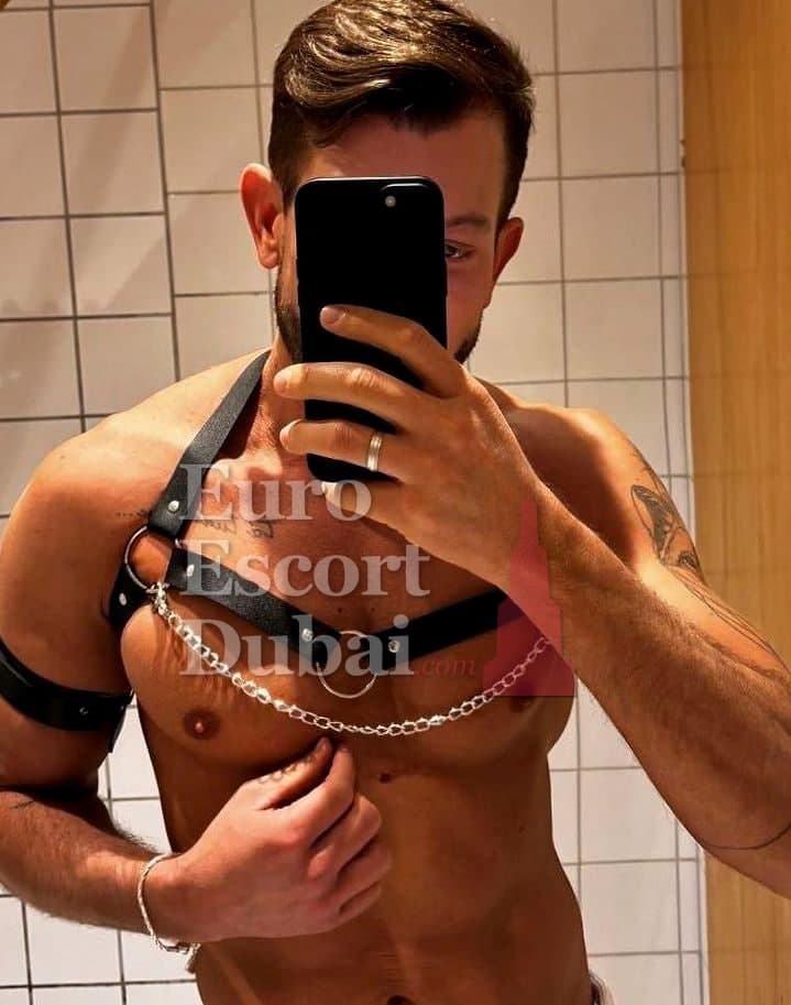 Chase, 29, escort in Dubai — 180 cm, brown hair (photo 12 of 13)