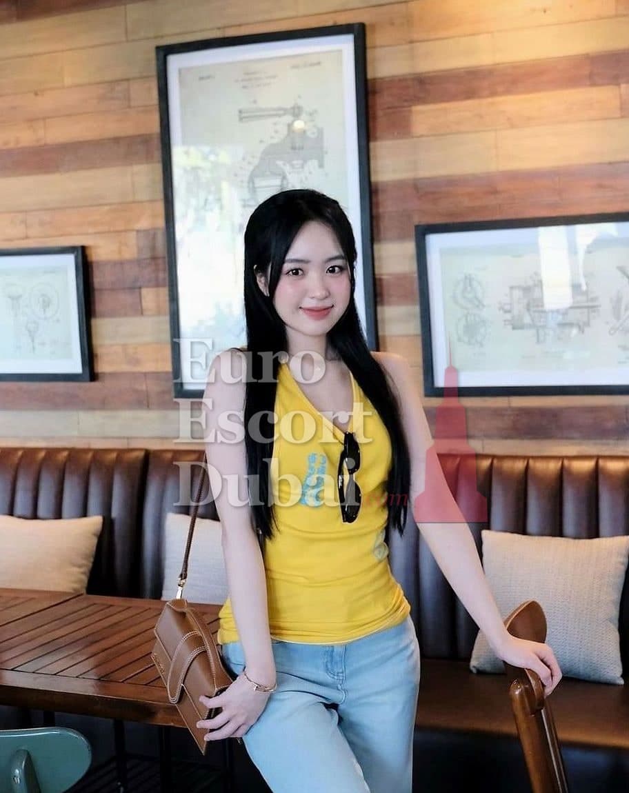 Ruolan, 24, escort in Dubai — black hair, 168 cm (photo 1 of 6)