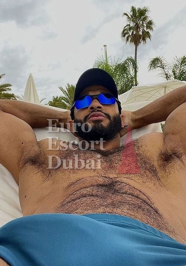 Emil, 29, escort in Dubai — black hair, 185 cm (photo 3 of 6)