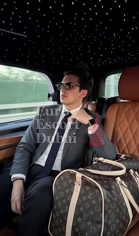 Logan, 24, escort in Al Ain — black hair, 183 cm (photo 11 of 13)
