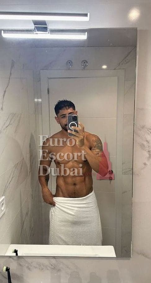 Elijah, 28, escort in Dubai — black hair, 185 cm (photo 3 of 13)