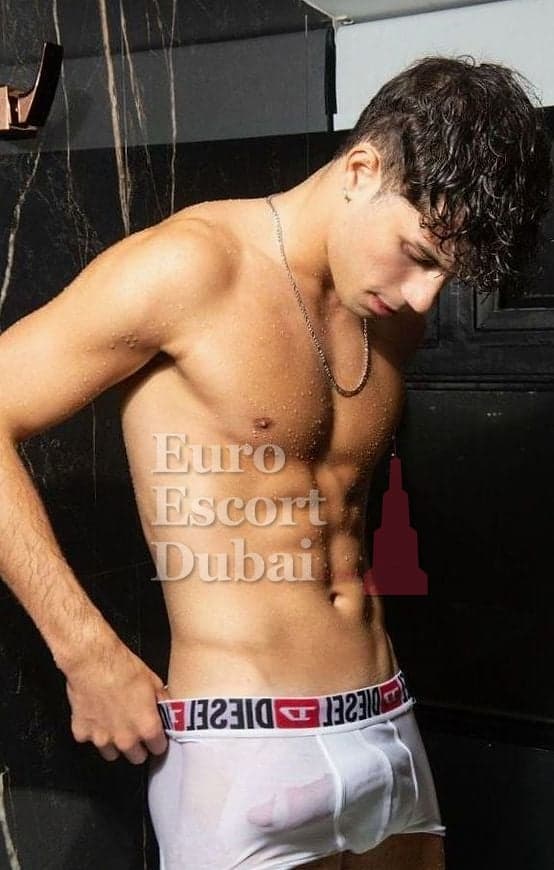 Hamdan, 22, escort in Dubai — 188 cm, black hair (photo 2 of 13)