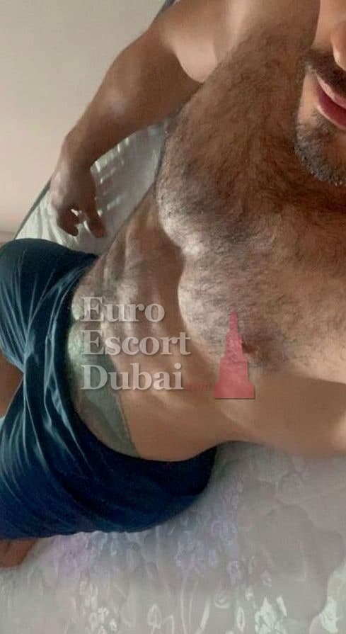 Alejandro, 29, escort in Abu Dhabi — brown hair, 178 cm (photo 11 of 13)