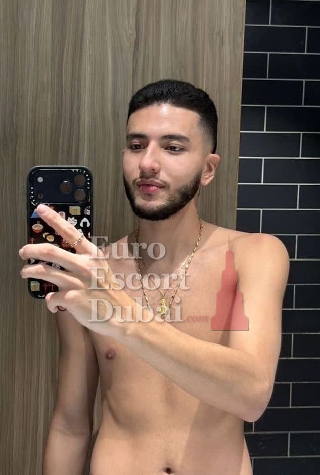 Gustavo, 22, escort in Sharjah — black hair, 180 cm (photo 1 of 10)