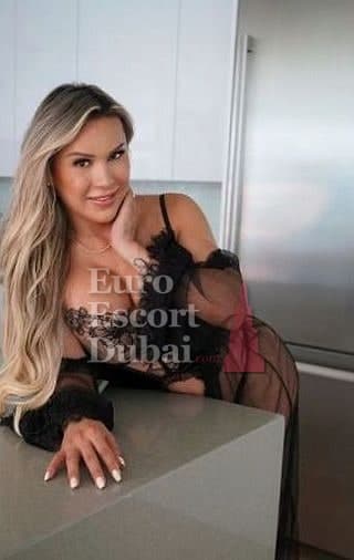 Carla, 26, escort in Dubai — 170 cm, blonde hair (photo 9 of 13)