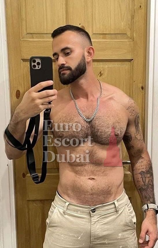 Andres, 34, escort in Abu Dhabi — 178 cm, black hair (photo 6 of 7)