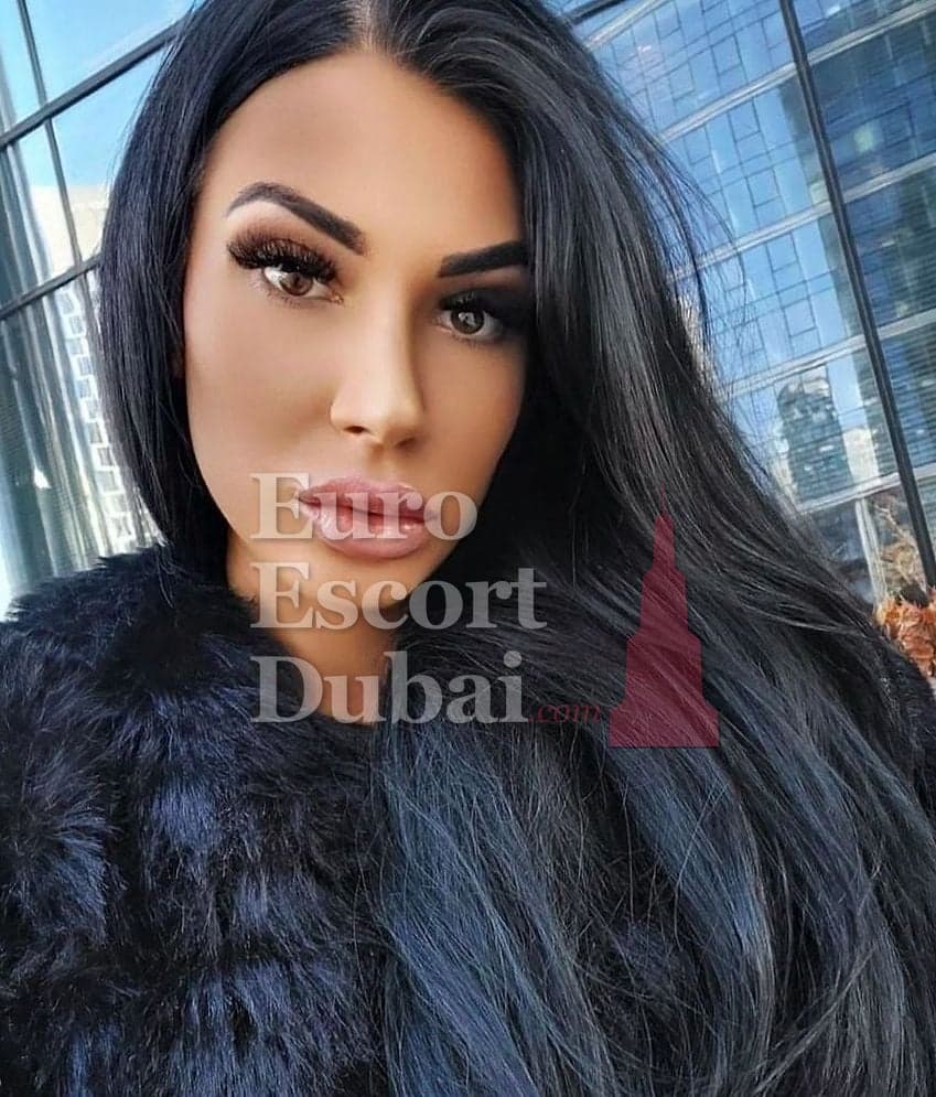 Jana, 31, escort in Dubai — 171 cm, brown hair (photo 6 of 6)