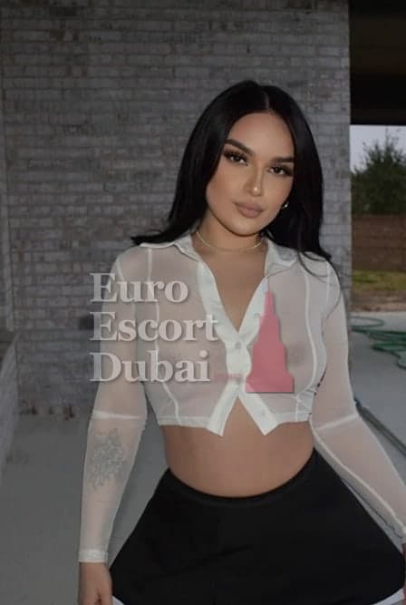 Gemma, 26, escort in Abu Dhabi — 168 cm, black hair (photo 9 of 10)