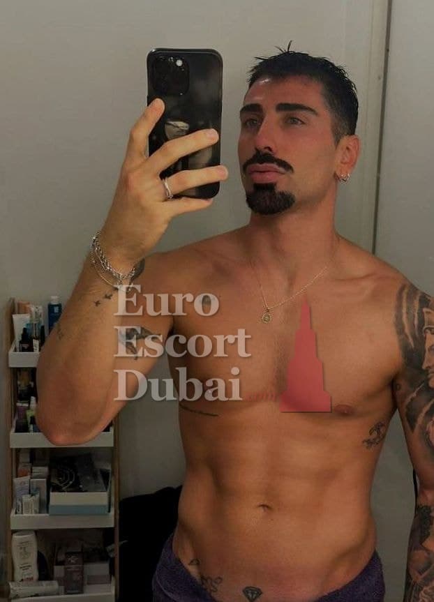 Ben, 25, escort in Dubai — 180 cm, black hair (photo 4 of 9)