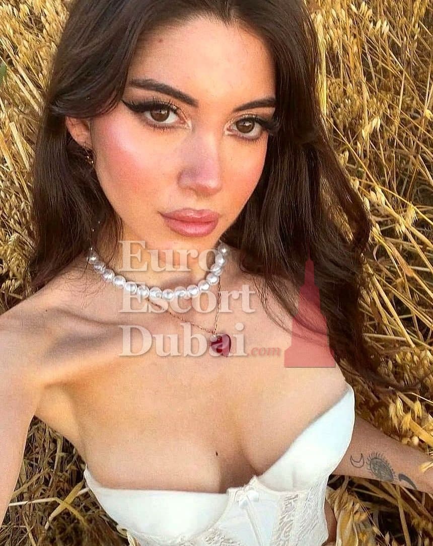 Amelia, 22, escort in Ras Al Khaimah — 170 cm, brown hair (photo 6 of 6)