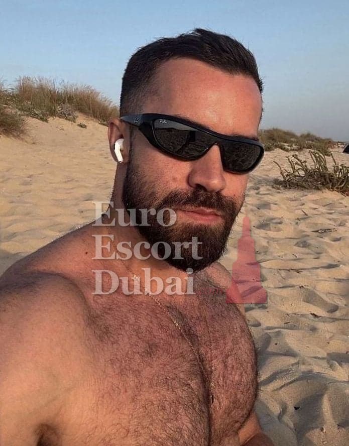 Mario, 29, escort in Dubai — 185 cm, black hair (photo 8 of 13)