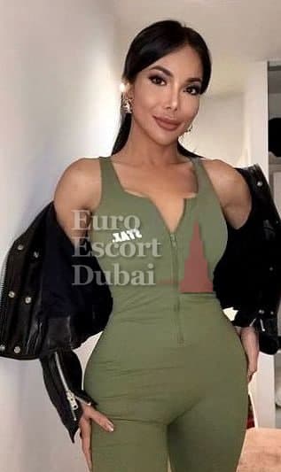 Emi, 30, escort in Dubai — 161 cm, black hair (photo 9 of 13)