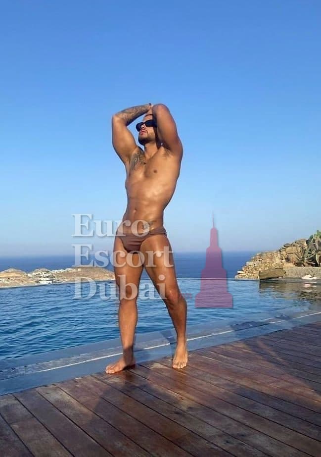 Saif, 29, escort in Dubai — 175 cm, brown hair (photo 2 of 13)