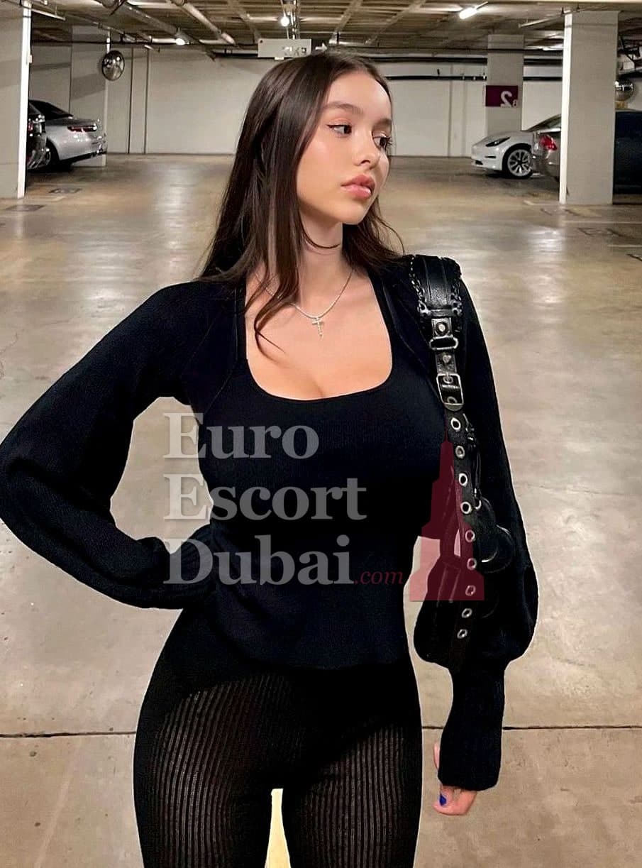 Tatum, 27, escort in Dubai — blonde hair, 165 cm (photo 3 of 4)