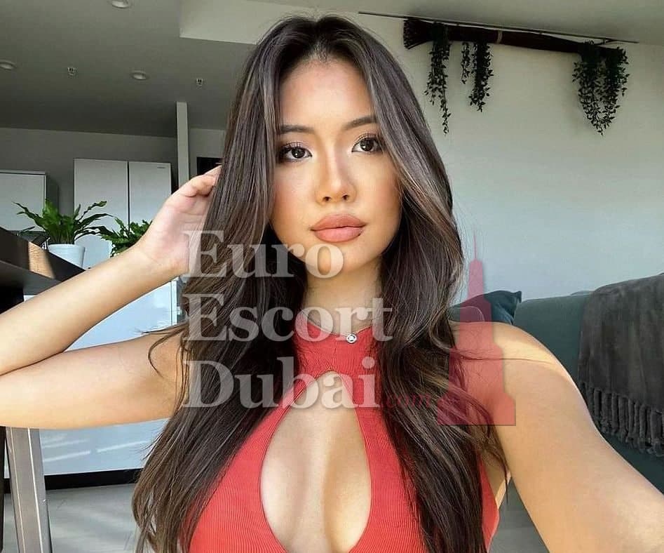Marine, 23, escort in Dubai — black hair, 172 cm (photo 1 of 6)