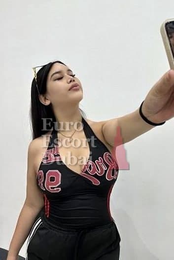 Chen, 24, escort in Dubai — black hair, Chinese (photo 13 of 13)