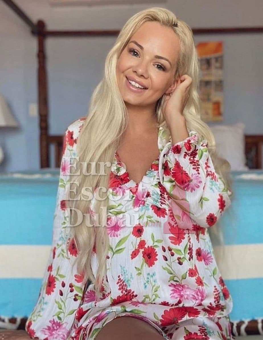 Solene, 27, escort in Dubai — 170 cm, blonde hair (photo 8 of 9)