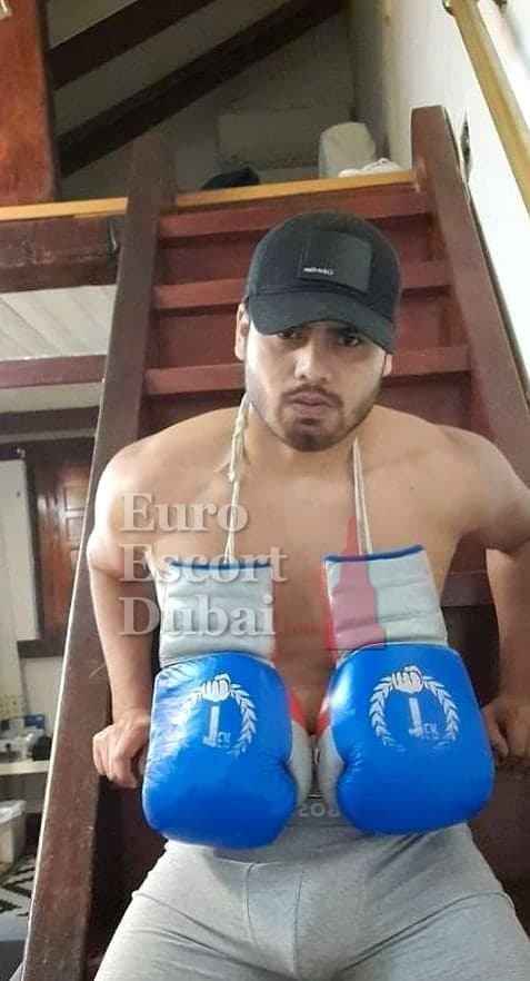 Hakim, 28, escort in Dubai — black hair, 175 cm (photo 7 of 7)