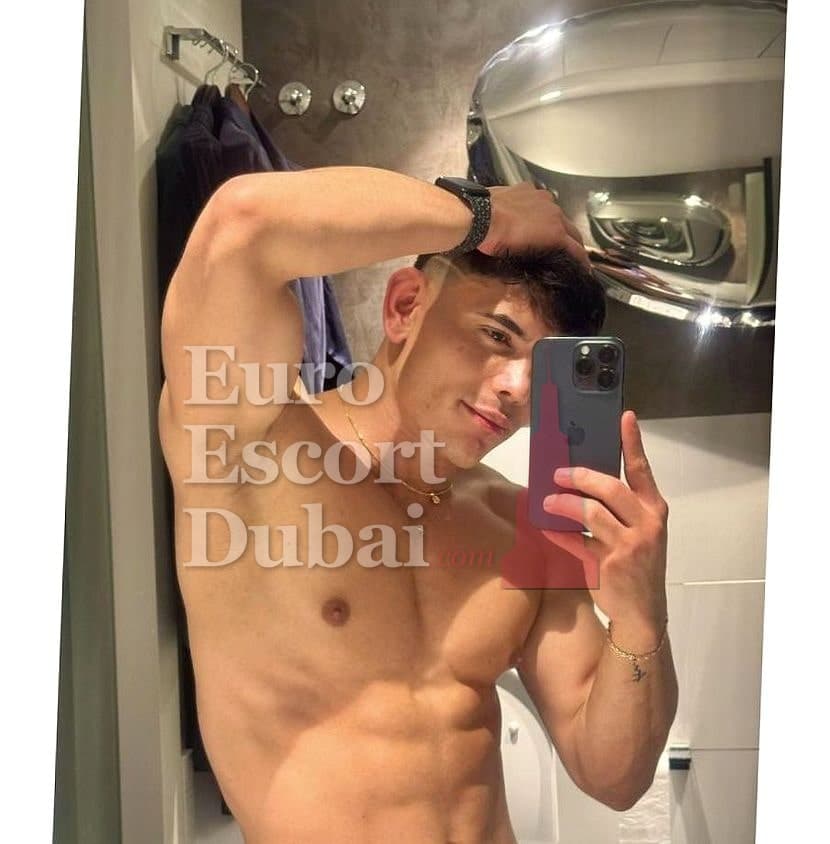 Diego, 26, escort in Sharjah — brown hair, 173 cm (photo 1 of 13)