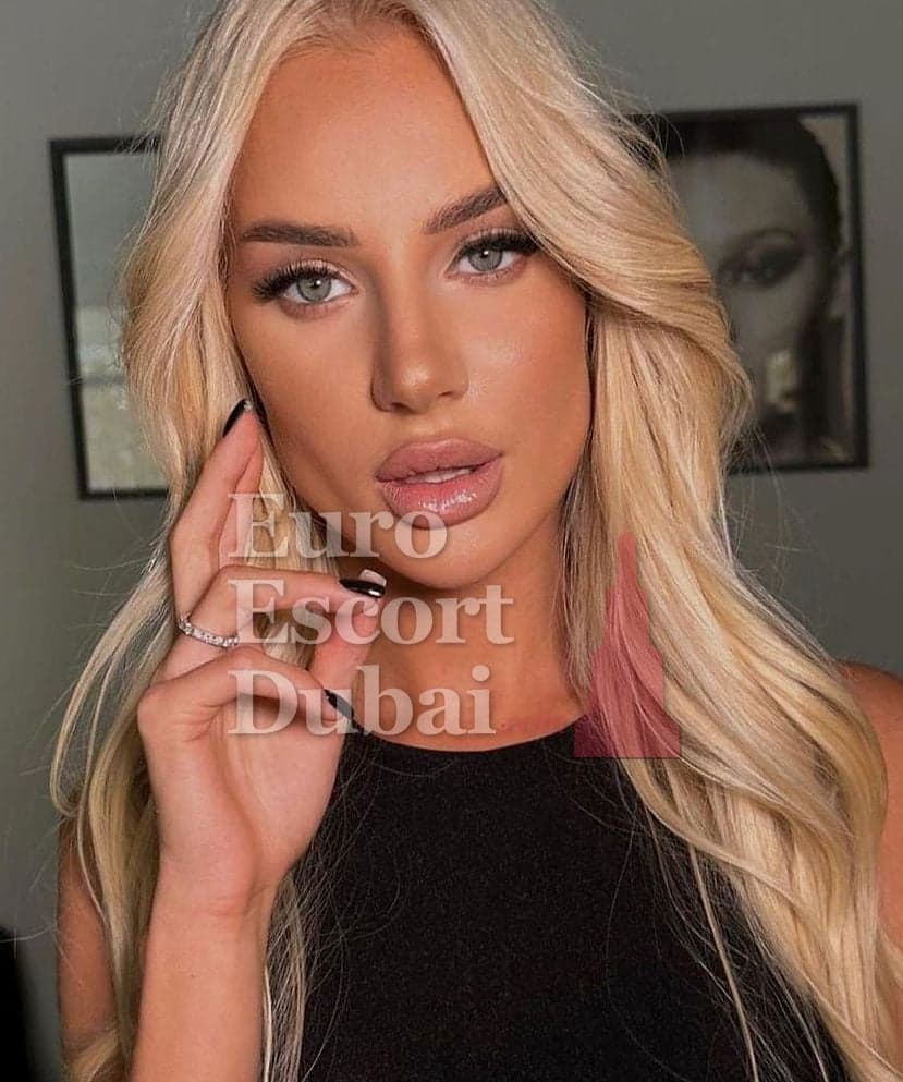 Nuria, 23, escort in Dubai — Italian, 170 cm (photo 8 of 10)