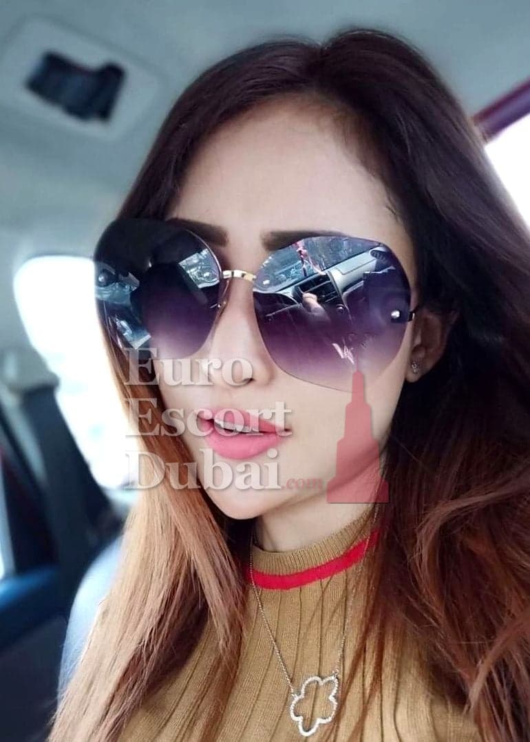 Sari, 26, escort in Dubai — 160 cm, brown hair (photo 6 of 7)