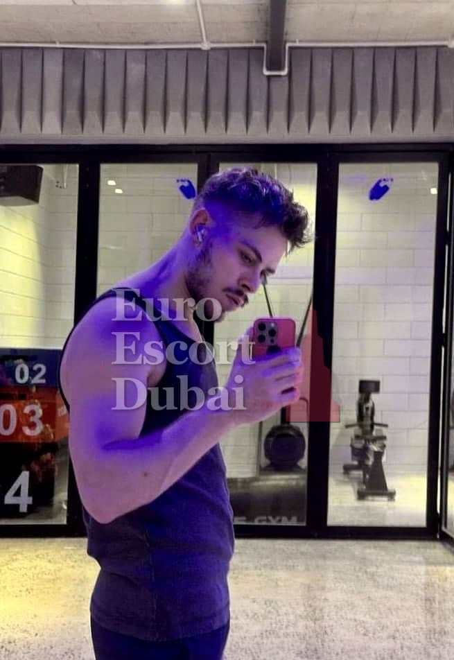 Noah, 25, escort in Dubai — 183 cm, brown hair (photo 4 of 4)