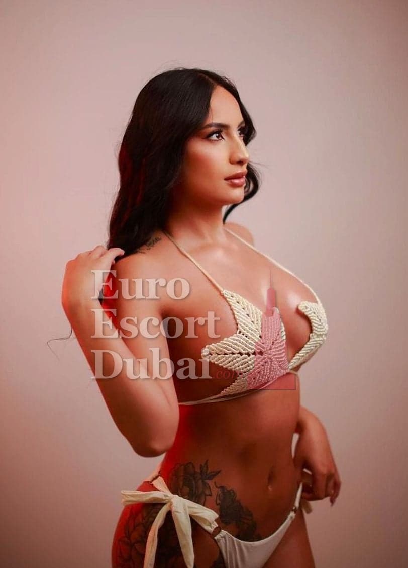 Violet, 33, escort in Dubai — brown hair, 160 cm (photo 5 of 5)