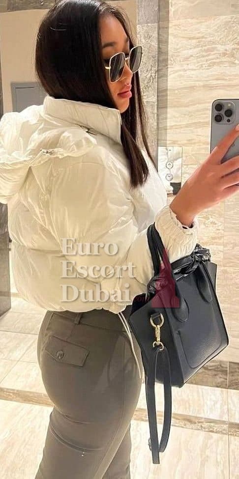 Madina, 24, escort in Dubai — Kazakh, 160 cm (photo 11 of 13)