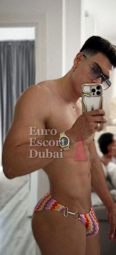 Oleg, 28, escort in Dubai — black hair, 185 cm (photo 13 of 13)