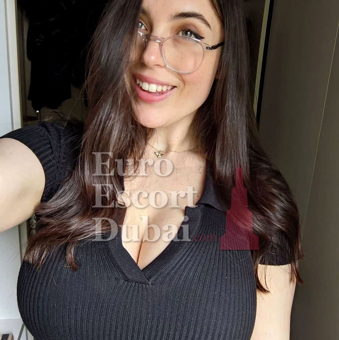 Dominique, 28, escort in Dubai — brown hair, Canadian (photo 7 of 9)