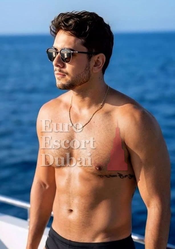 Ahmed, 28, escort in Dubai — 178 cm, black hair (photo 4 of 13)