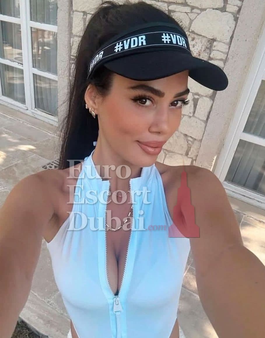 Yagmur, 22, escort in Dubai — 170 cm, brown hair (photo 6 of 6)